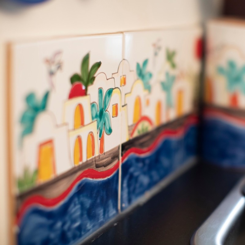 Piastrelle siciliane cucina artigianali Dammusi Ceramiche De Simone